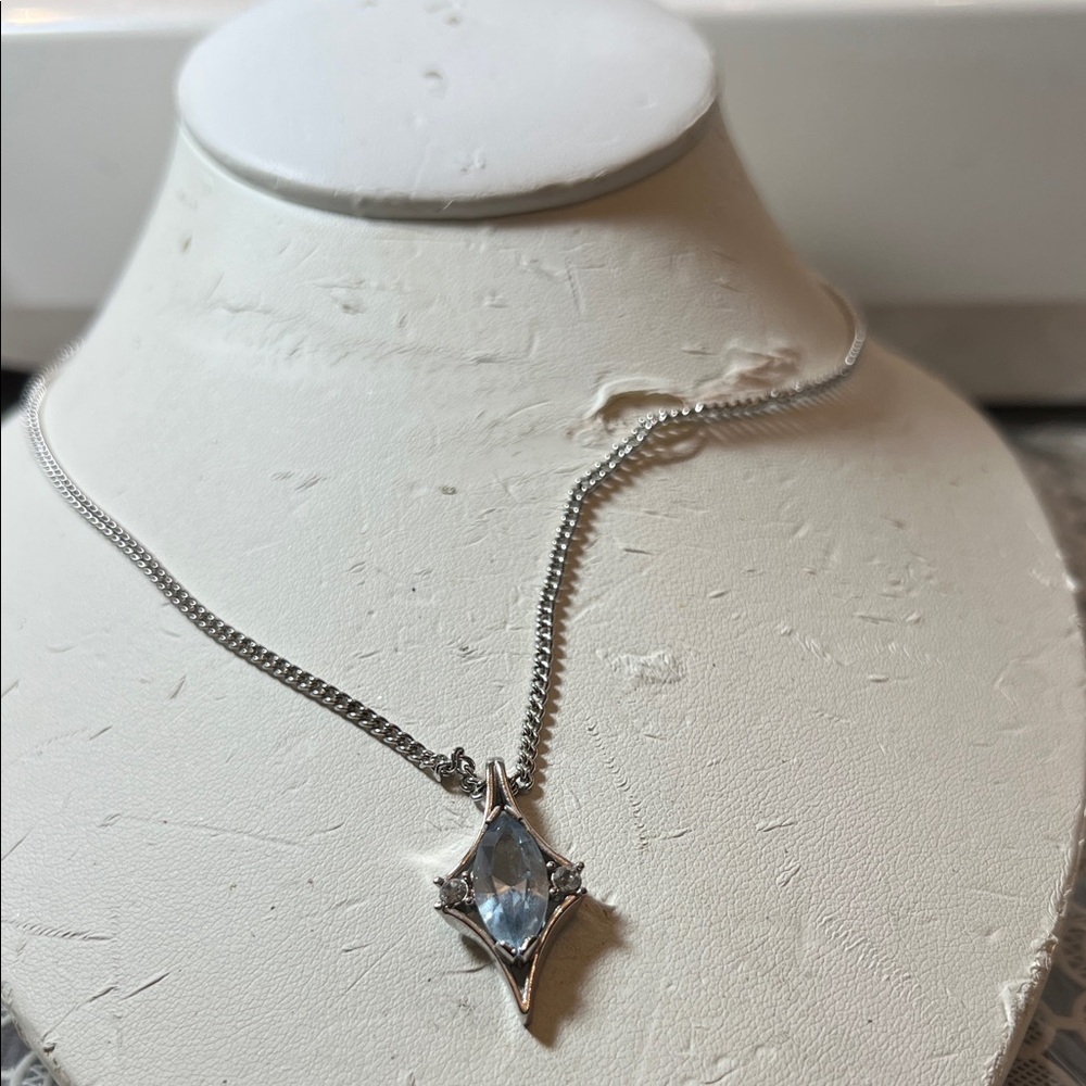 Elegant Silver Necklace with Blue Gemstone